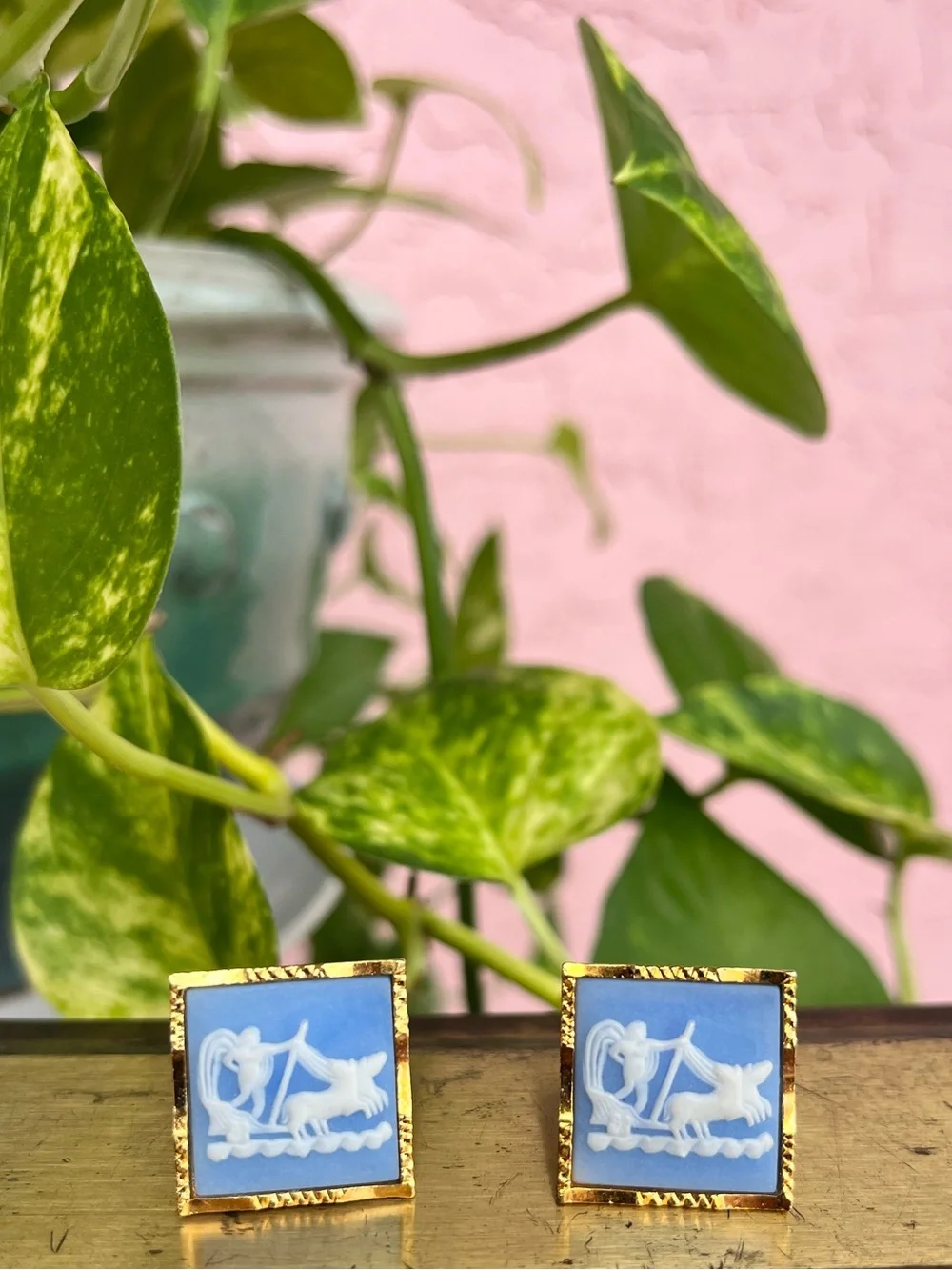 Jasperware Cufflinks Blue White Gold Horse Chariot Square